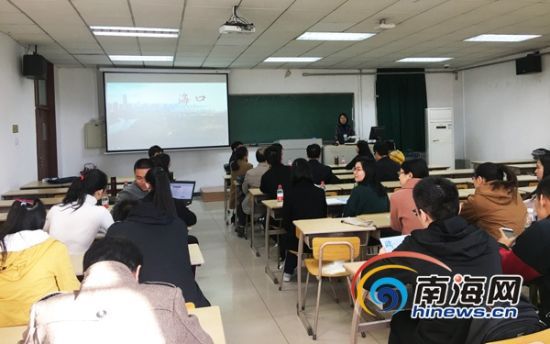 海口市教育局走进首都师范大学作招聘会宣讲。南海网记者 陈丽娜 摄